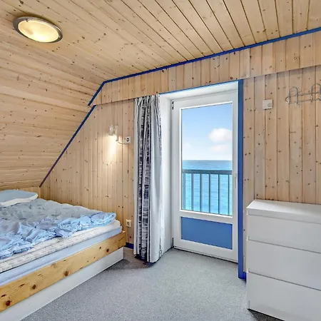Three-bedroom In Holiday home