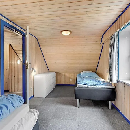 Three-bedroom In Holiday home